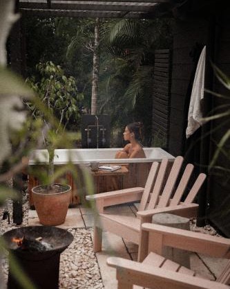Into the Woods - Outdoor Bath, Firepit & Wood Fired Pizza Oven near Montville