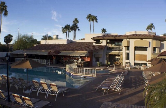 Inviting 2BR Condo with Tennis Courts in Scottsdale