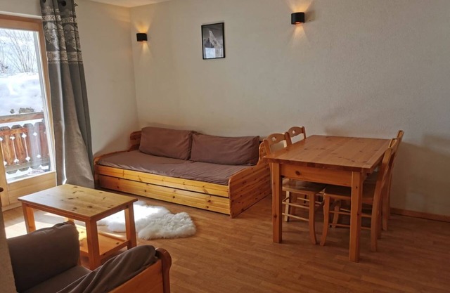 Inviting apartment near village center