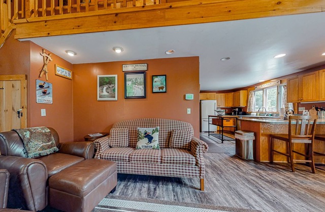 Inviting dog-friendly home with balcony, full kitchen, & washer/dryer
