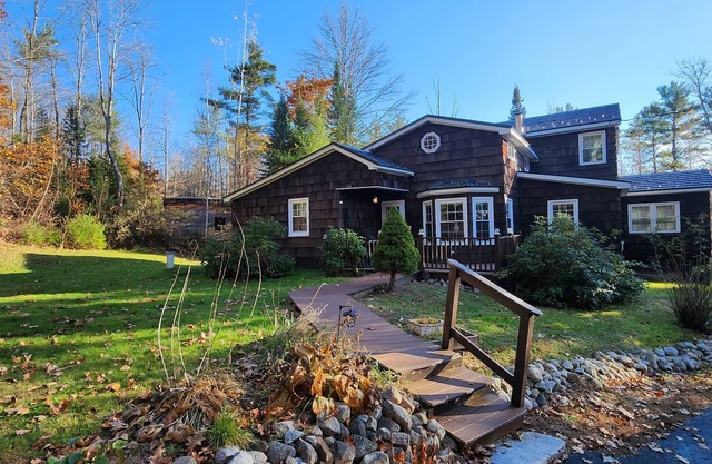 Irish Chalet Home near Long Lake