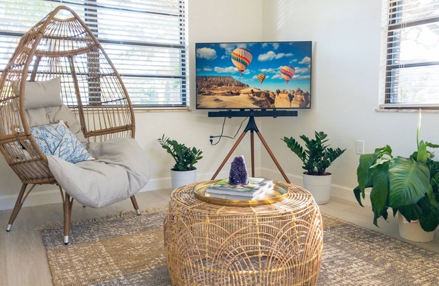Island Beach Cottage: Your Zen Retreat by the Sea