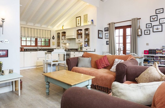 Island Cottage, by Veeve