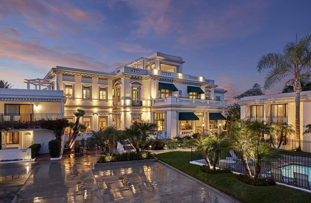 Island Escape! 4 Units Near Seaport Village! With Outdoor Pool and Parking!