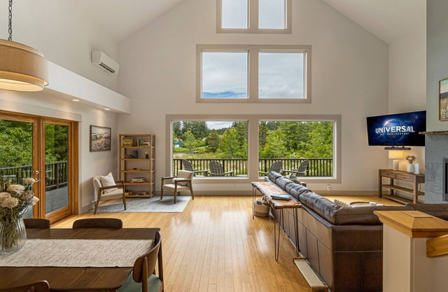 Island Escape with Luxe Comfort and Privacy -Margo House