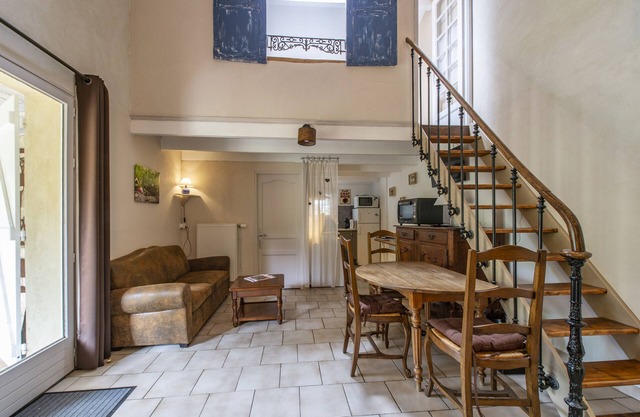 Isle-sur-la-Sorgue, charming gîte with all modern conveniences, ideal for couples, quiet location