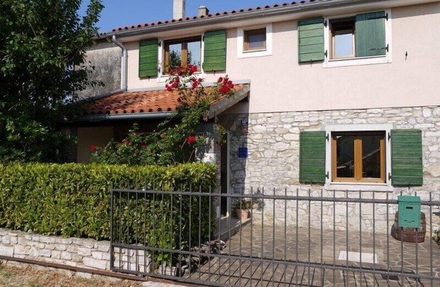 Istria: Stone house in village. 5 min drive to sea, Novigrad - 8km, Porec - 12km