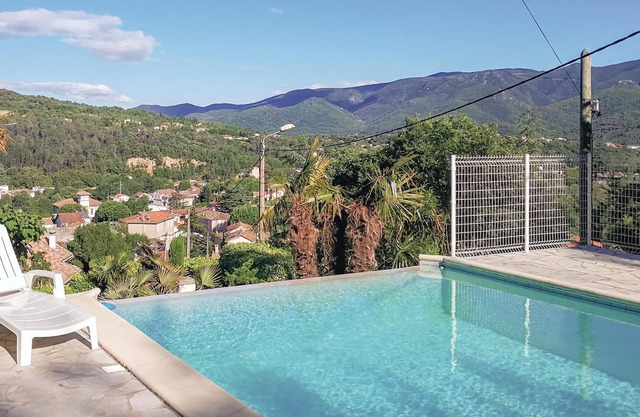 It is a privilege to present you this beautiful cottage with private pool on the heights of Lamalou-