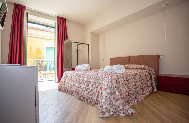 CAMERA HERMES-Double room-Business-Private Bathroom-Balcony