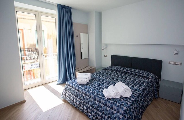 CAMERA CIRCE-Double room-Classic-Private Bathroom-Balcony