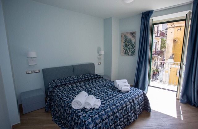 CAMERA HELIOS-Double room-Comfort-Private Bathroom-Balcony