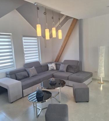 Iva Lux2
