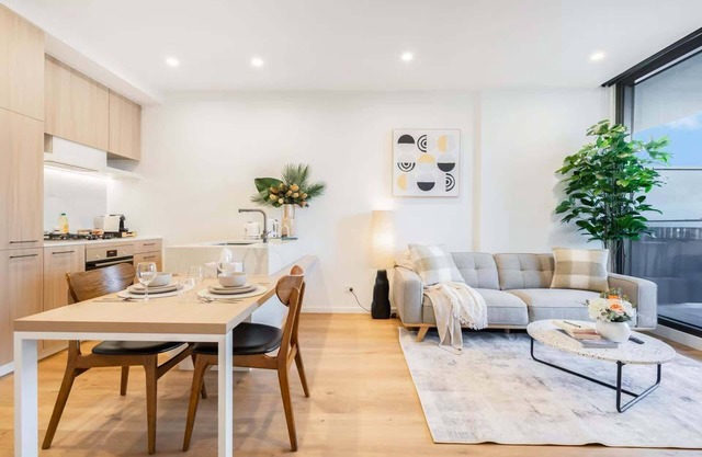 Ivanhoe Apartment: Balcony, Free Parking & Comfort