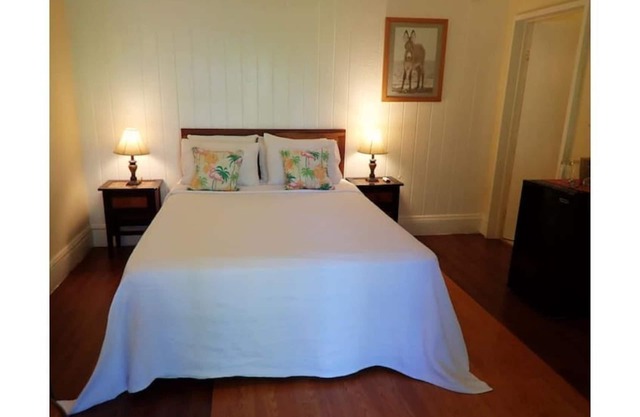 JACKS - Grand Turk B&B Courtyard room with Queen bed - Grand Turk Island!