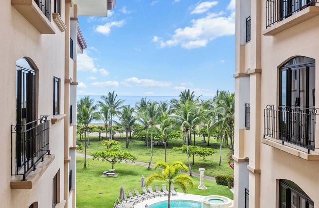 Jaco Beachfront Elegance at Tres Regalos Pristine Views in Lovely Jacó Beach