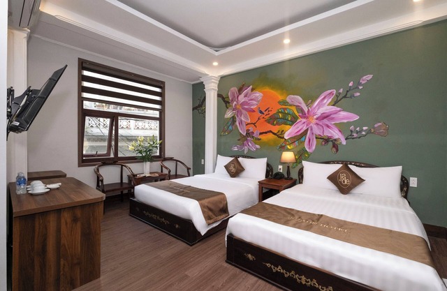 Jade Hotel