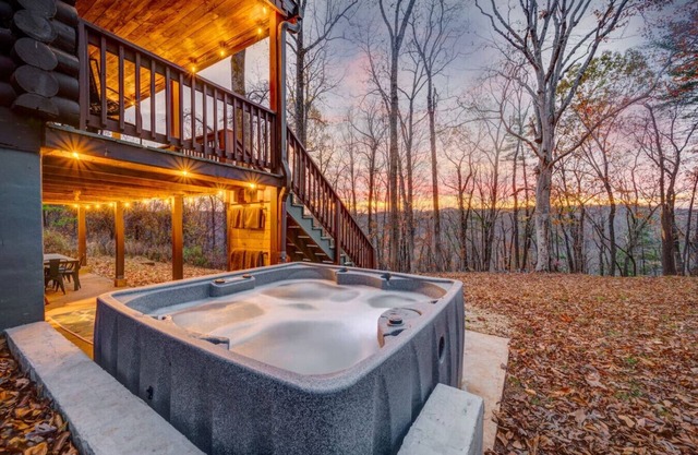 James River Cabin, Riverfront with Hot Tub and Views!