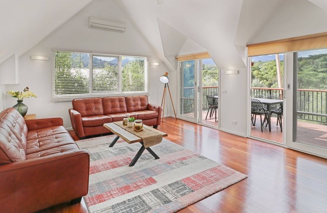 Jarrah House - Sleeps 10 - Merrijig