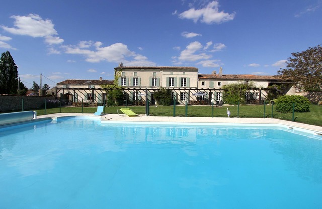 JASMINE heated swimming pool surrounded by vineyards and not far from the beaches