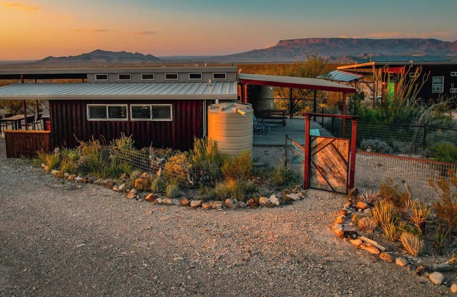 Javelina Hideout: Modern eco-friendly private home