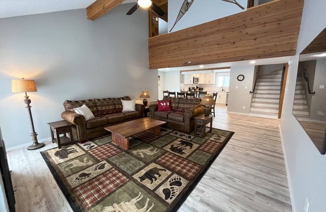 Jay Peak Trailside Condo - Ski-in/Ski Out steps to Waterpark, Ice Rink, Tram