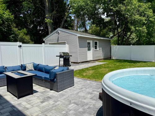 Jefferson & Grounds 3BR Steps from HWS and Hot Tub