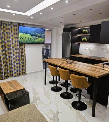 Jenny's Dream Home II Athens Lux 2BR Apt, Hot Tub, CBD, Fast WIFI, Netflix