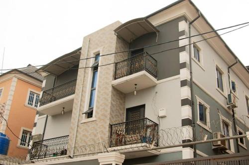 Jeron Apartment, Bariga