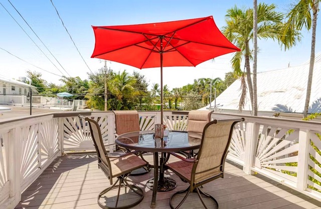 Jerry's Escape - Truman @ Duval | Cozy Studio Perfect for Couples