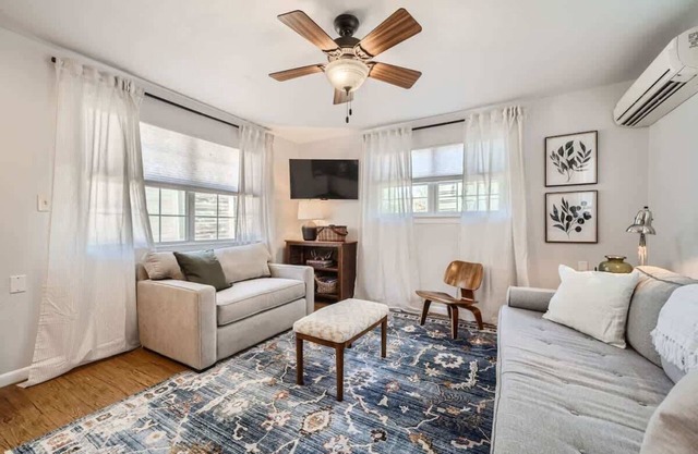 Jesse Cooper Cottage-Overlooking SWU & Downtown GT