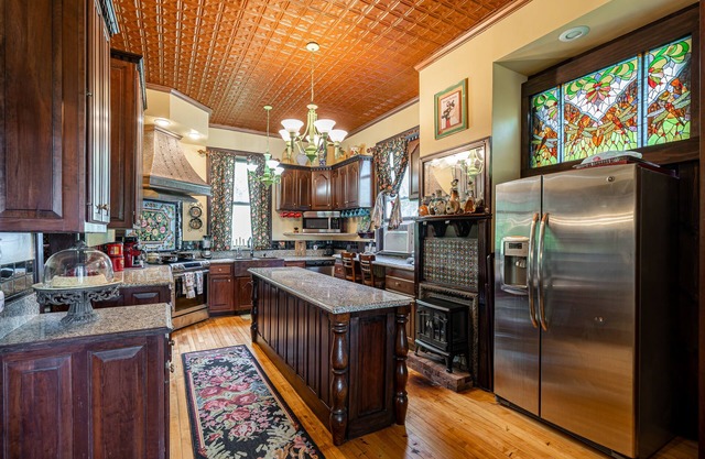 Jewel in the Crown-Fully Restored Mansion For Reunions, Parties & Groups Slps 21
