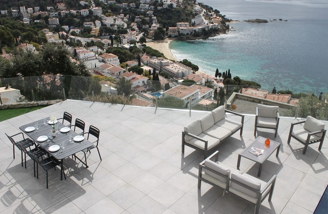 Joan Margarit 84 B - Four Bedroom Villa, Sleeps 8