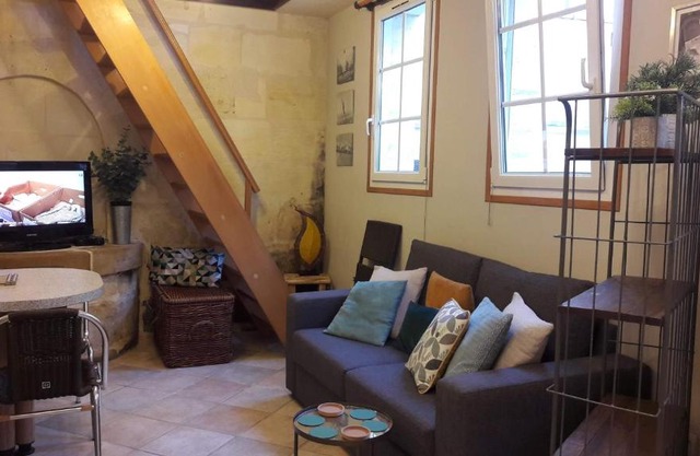Joli petit loft dans échoppe pierre centre-ville