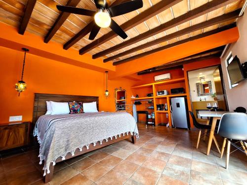 Jonathans Lugar at Villa Amistad - Cozy 1BR Studio with Balcony, Ocean Views & Heated Pool, Walk to Malecon
