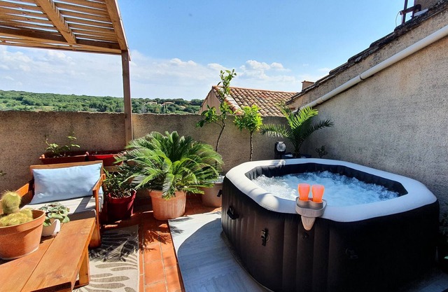 Joshroom. Private studio and private jacuzzi