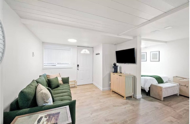 Juanita Bay Cottages B2