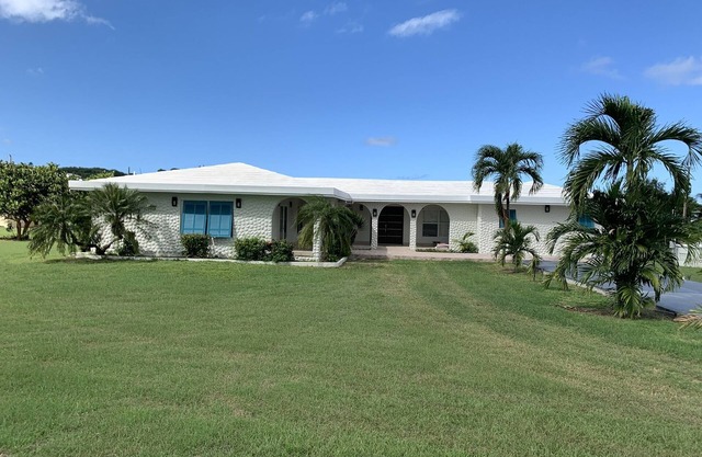 Judith's Fancy Aqua Blue in a secure neighborhood & walking distance to beach.