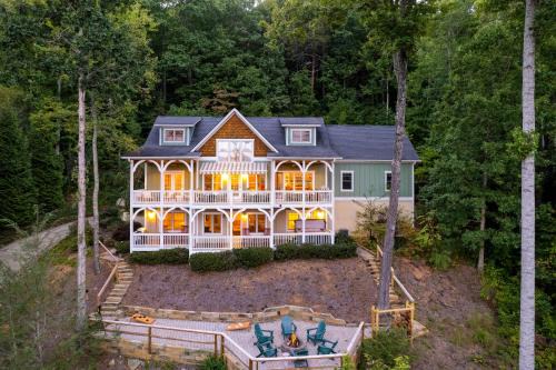Juliet by AvantStay Mountain Views Near AshevilleBlack Mountain