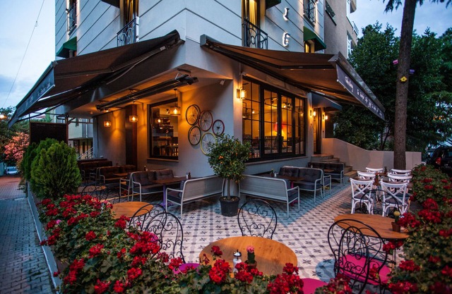 Juliet Rooms & Kitchen