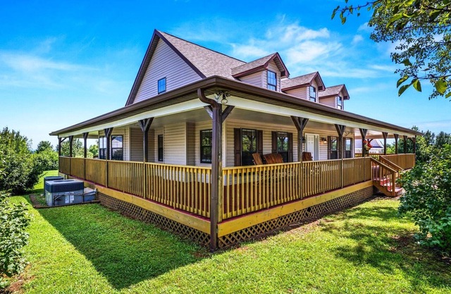 July/August Special rent 2 nights, 3RD WEEKNIGHT FREE!