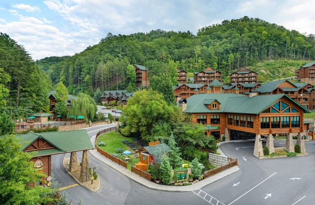 June 23-30, 2024, Vacation Resort in Gatlinburg, TN w/Waterpark, 3 BR Sleeps 12