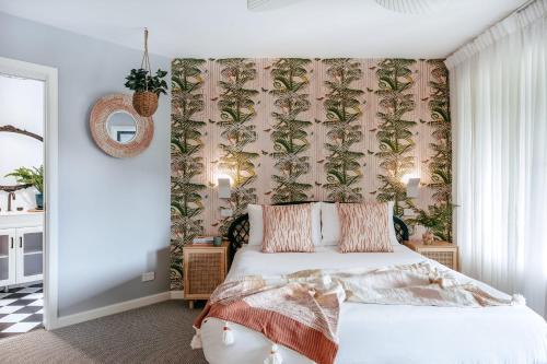 Jungle Cubby by Coast Hosting
