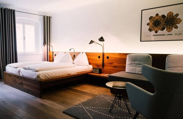 Junior Suite, incl. breakfast, non-refundable - arthotel Blaue Gans