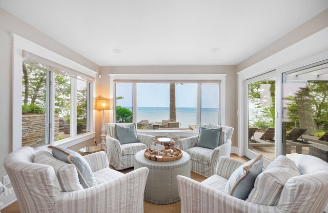 Juniper Presents: A Magnificent Lakefront Vacay Home w/Private Beach