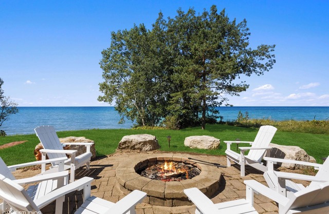 Juniper Presents: Beautiful Coastal Home on Lake MI w/Hot Tub & Lakeside Deck