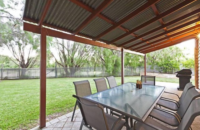 Just 1 street from Beach. Relaxed home, Ideal for families. Linen provided.