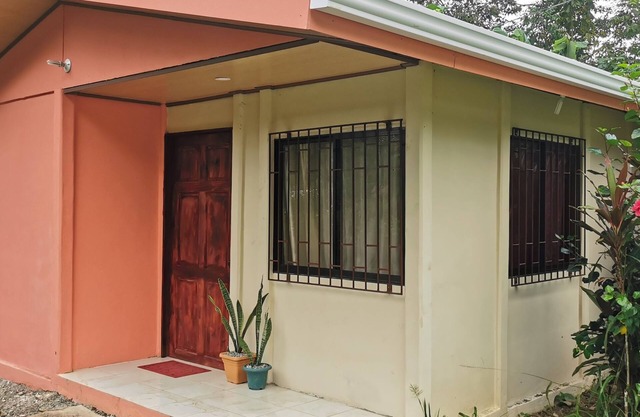 Just 4 minutes from the beach and Cahuita National Park! Family home.