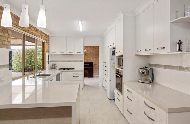 Just Beachy- Large yard, BBQ, WIFI