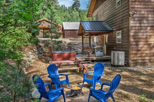 Just Plain Getaway by NW Comfy Cabins