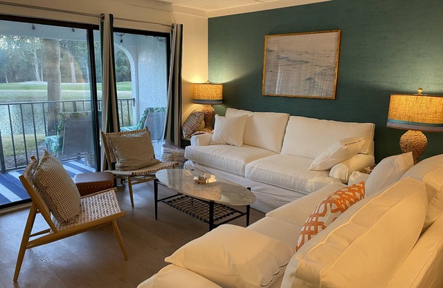 Just renovated + perfect for families - spacious 3 bed 3 bath Edgewater Villa.